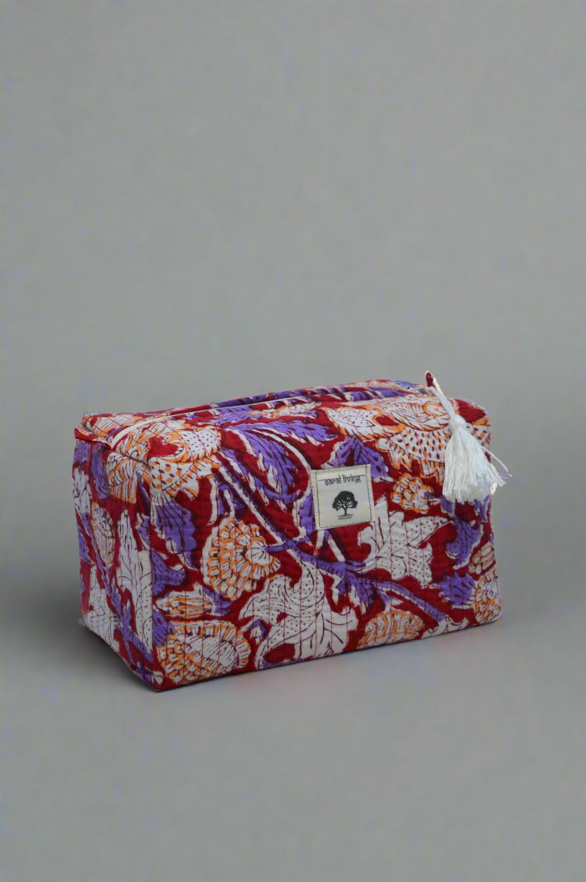 Flora Carmesí | Bolsa de algodón | Imprescindible de viaje con estampado a mano