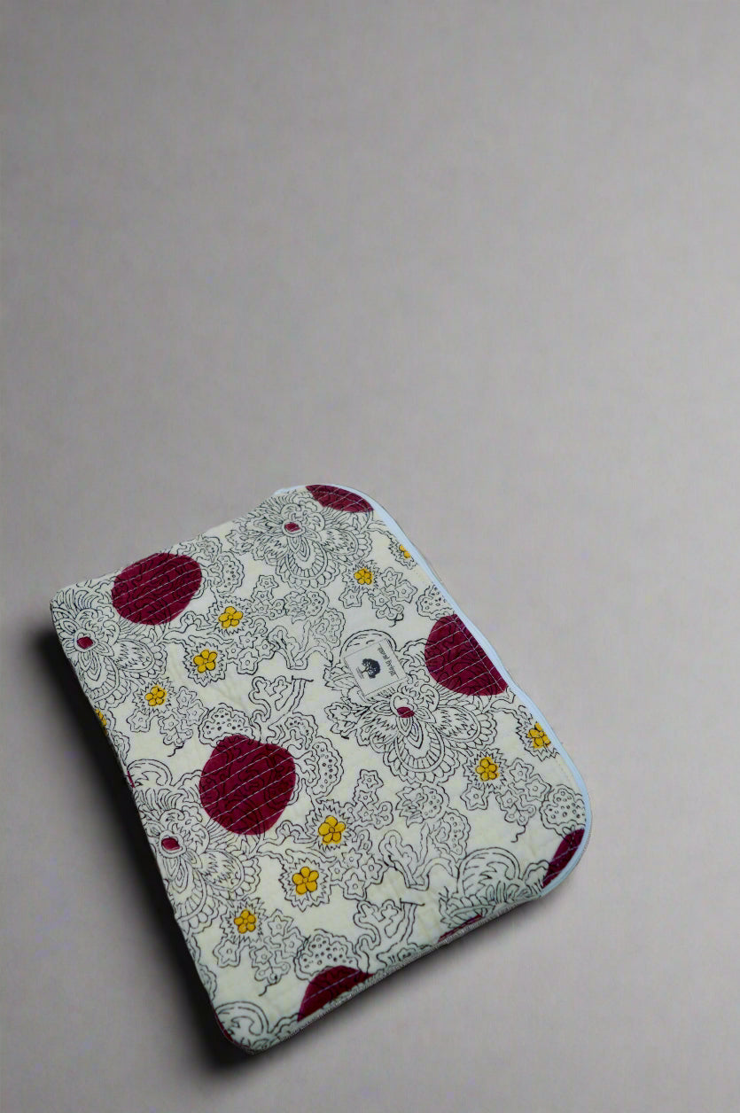 Eclipse de Luna – La poesía del contraste | Funda de algodón para portátil | Accesorio de algodón estampado a mano