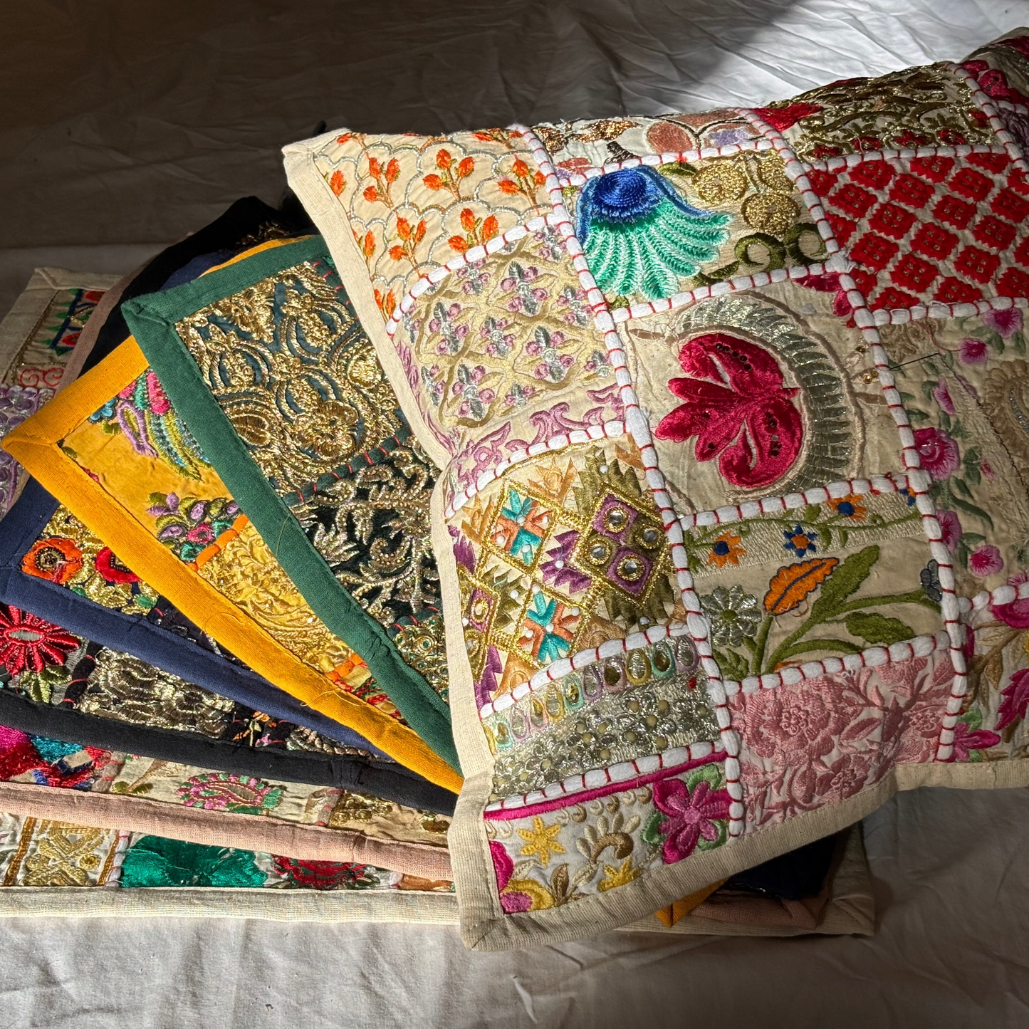 Funda de cojín de patchwork: un detalle único hecho a mano