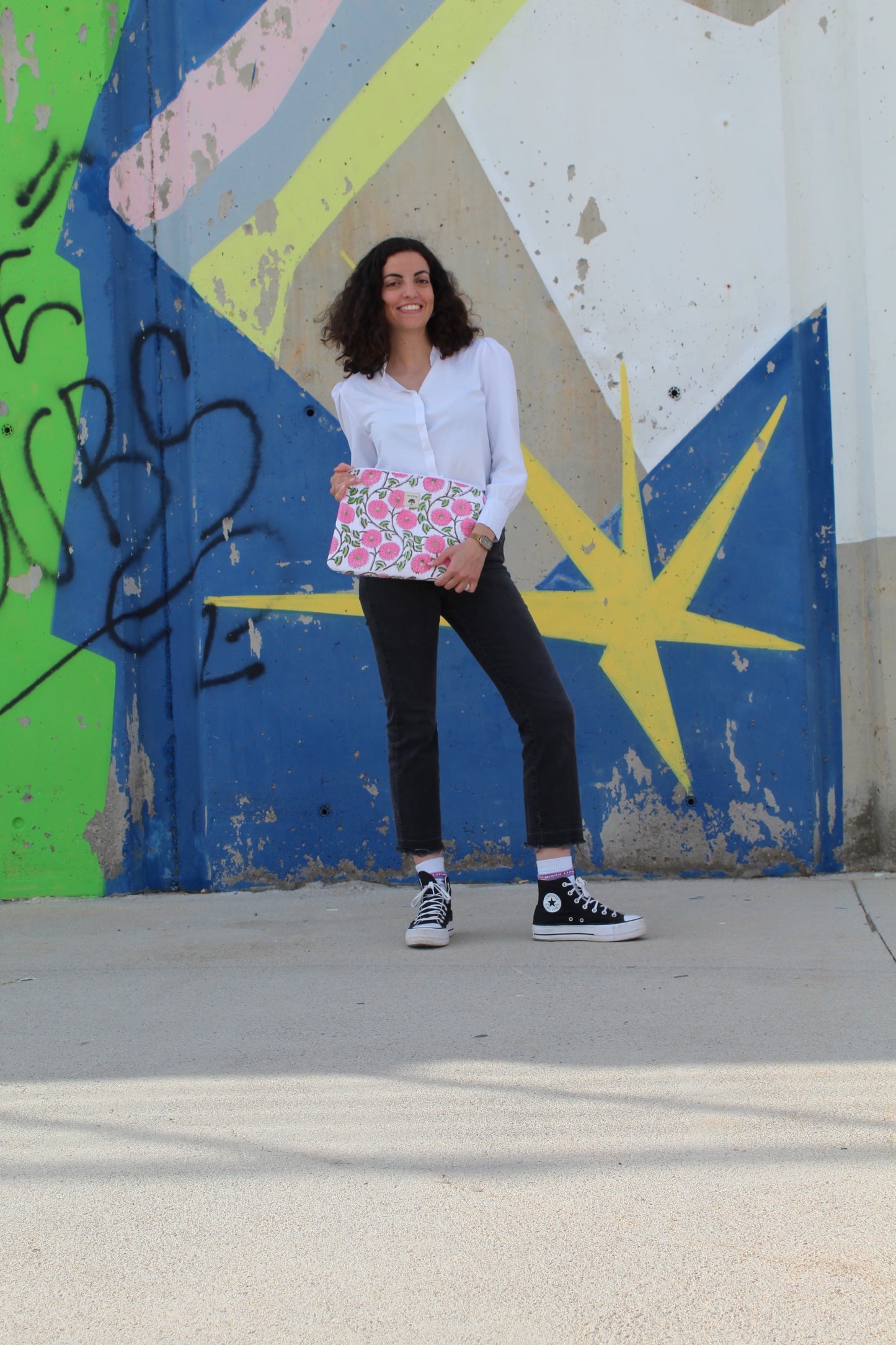 Rosa Burst – Suavidad con fuerza | Funda de algodón para portátil | Accesorio de algodón estampado a mano