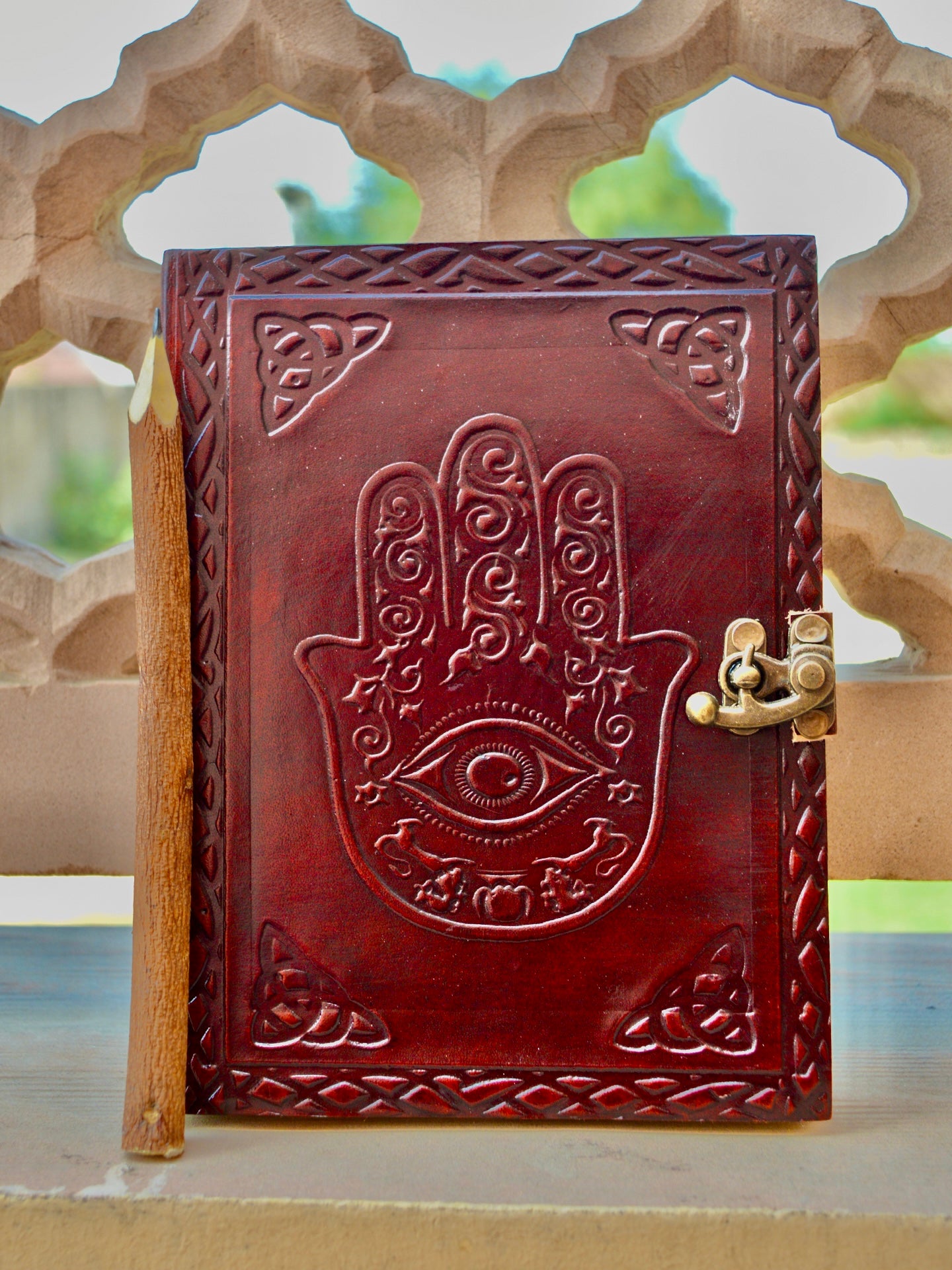 Der Beschützer | Ledertagebuch mit Hamsa-Handprägung