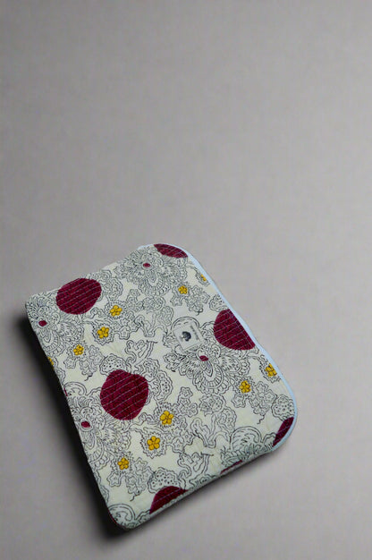 Eclipse de Luna – La poesía del contraste | Funda de algodón para portátil | Accesorio de algodón estampado a mano