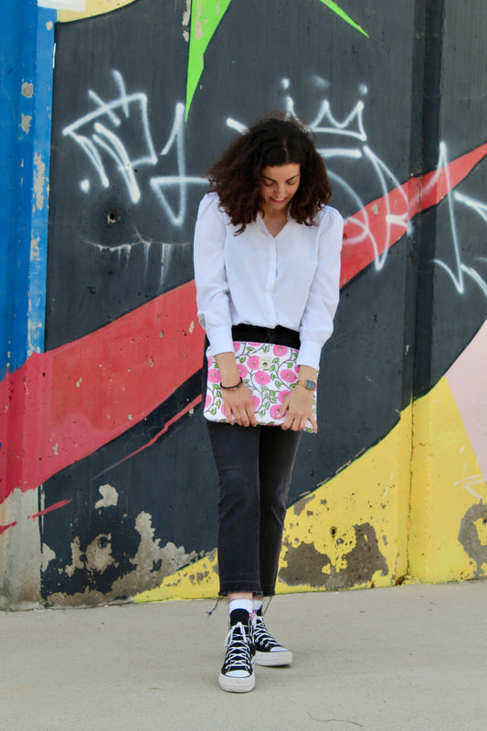 Rosa Burst – Suavidad con fuerza | Funda de algodón para portátil | Accesorio de algodón estampado a mano