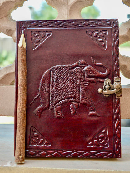 La Majestad | Diario de cuero con relieve de elefante