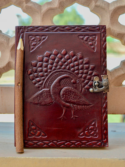 La Gracia | Diario de cuero con relieve de pavo real